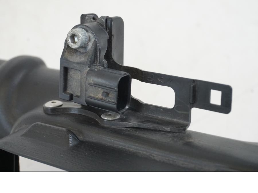 Extrabild3 på Luftintag från en Yamaha YZF 1000 R1 -2009 motorcykel.