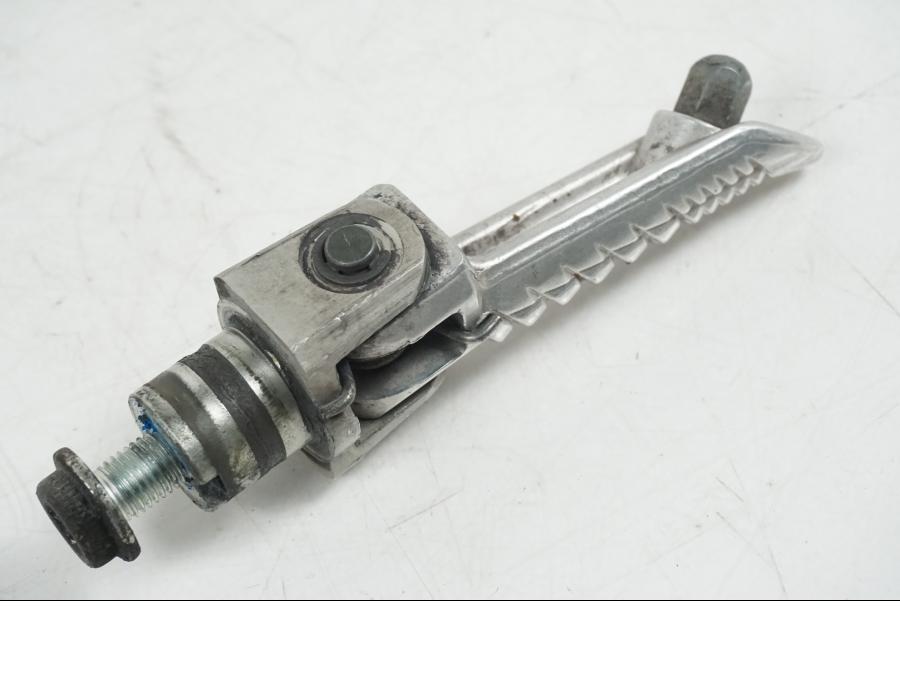 Vänster sida på Fotpinne från en Suzuki GSX-R 1000 -2005 motorcykel.