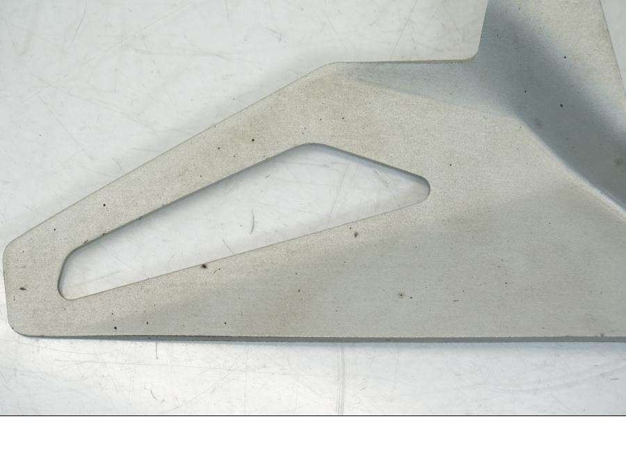 Extrabild1 på Fotpinnehälskydd från en Ducati Streetfighter V4 -2020 motorcykel.