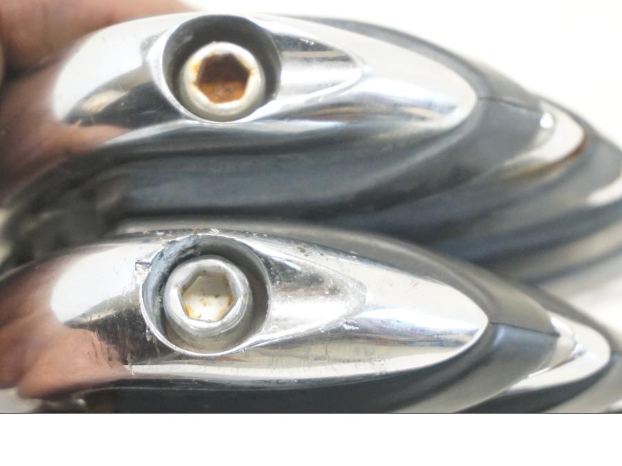 Höger sida på Fotplatta från en Suzuki VL 800 -2004 motorcykel.