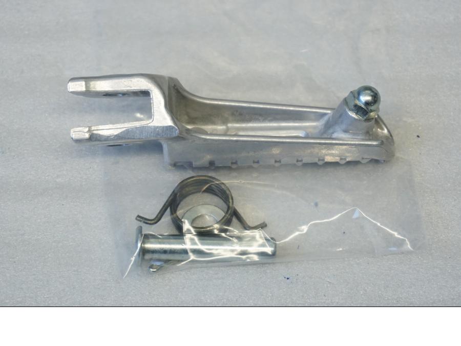 Baksidan pÄ Fotpinne frÄn en Honda CBR 600 RR -2004 motorcykel.