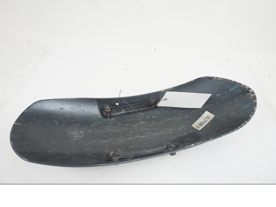 Snett nerifrån på Framskärm från en BMW R Ninet -2017 motorcykel.