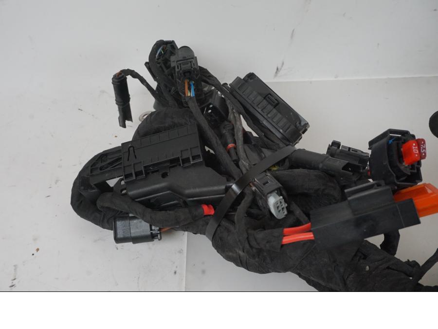 Snett uppifrån på Kabelstam från en BMW F 750 GS -2019 motorcykel.