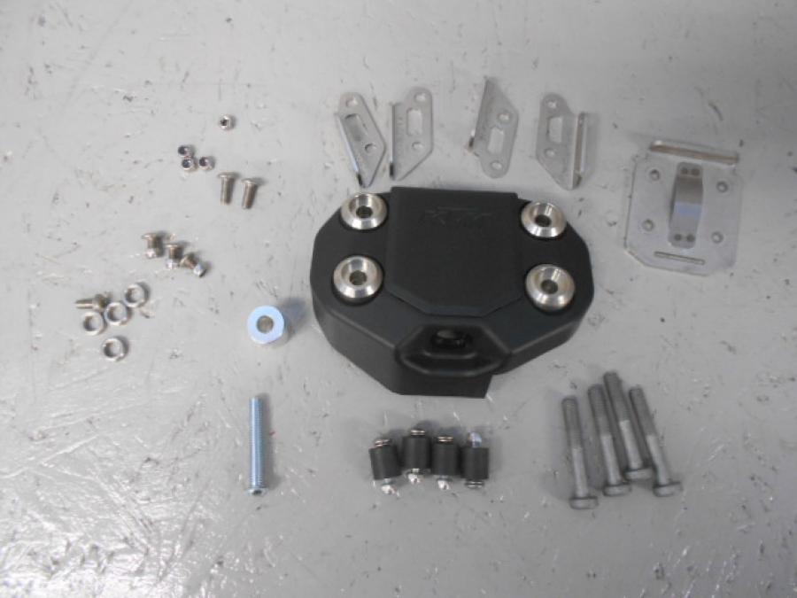 Framsidan på Fästplatta från en KTM Diverse -2010 motorcykel.