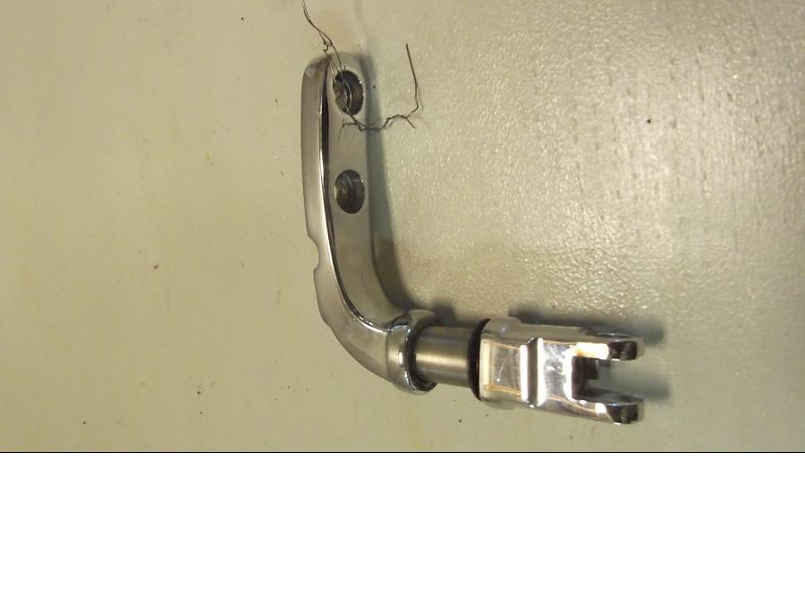 Baksidan på Fotpinnefäste från en H-D Dyna Low Rider FXDL -2004 motorcykel.