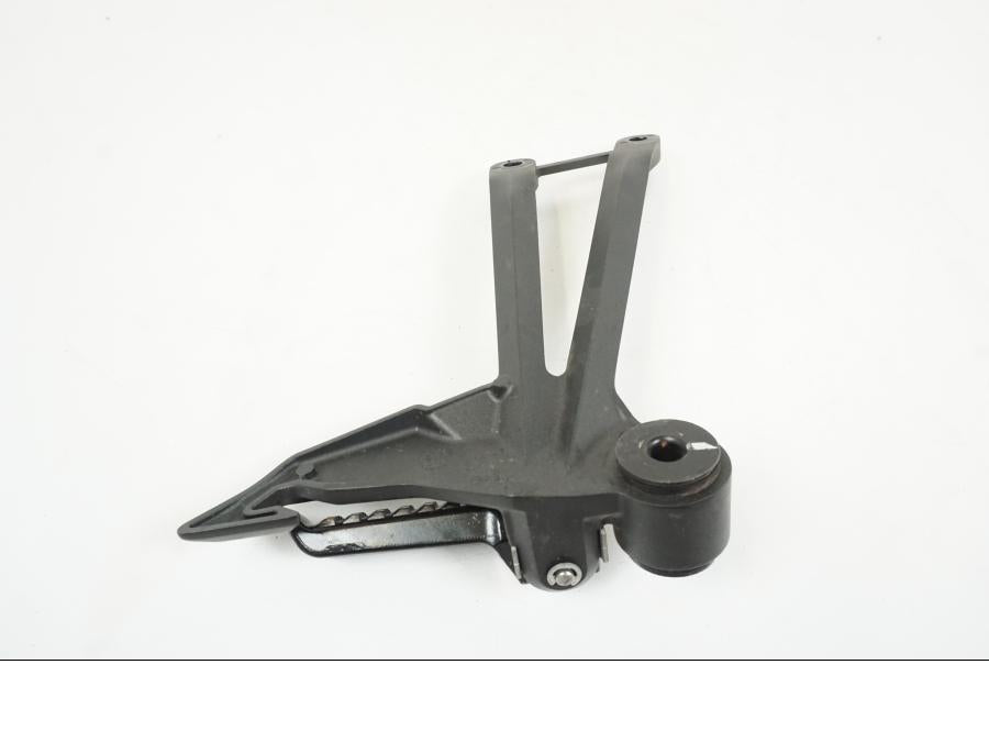 Baksidan på Fotpinnefäste från en Kawasaki Z 1000 -2017 motorcykel.