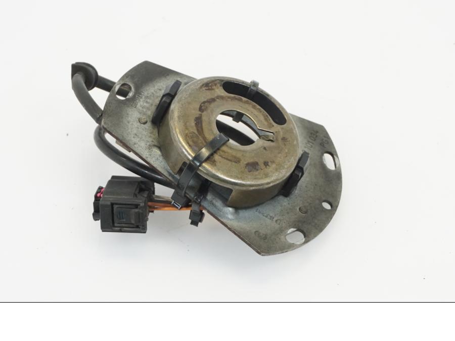 Snett uppifrån på Tändpickup från en BMW R 1150 R -2002 motorcykel.