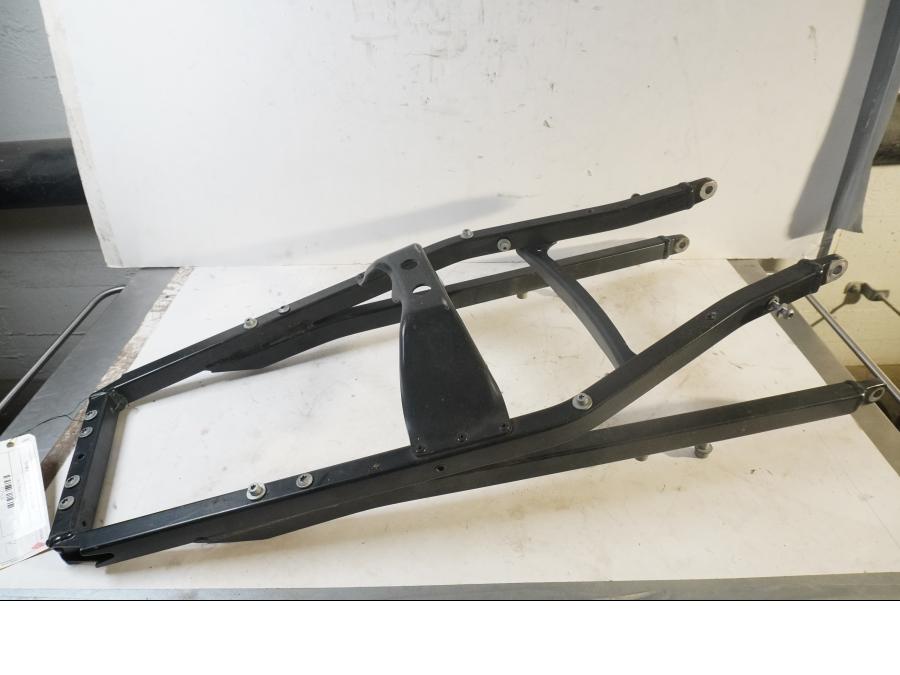 Vänster sida på Bakram från en BMW K 1200 S -2007 motorcykel.