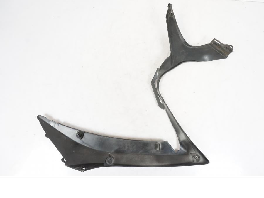 Snett nerifrån på Sidkåpa från en Suzuki GSX-R 750 -2007 motorcykel.