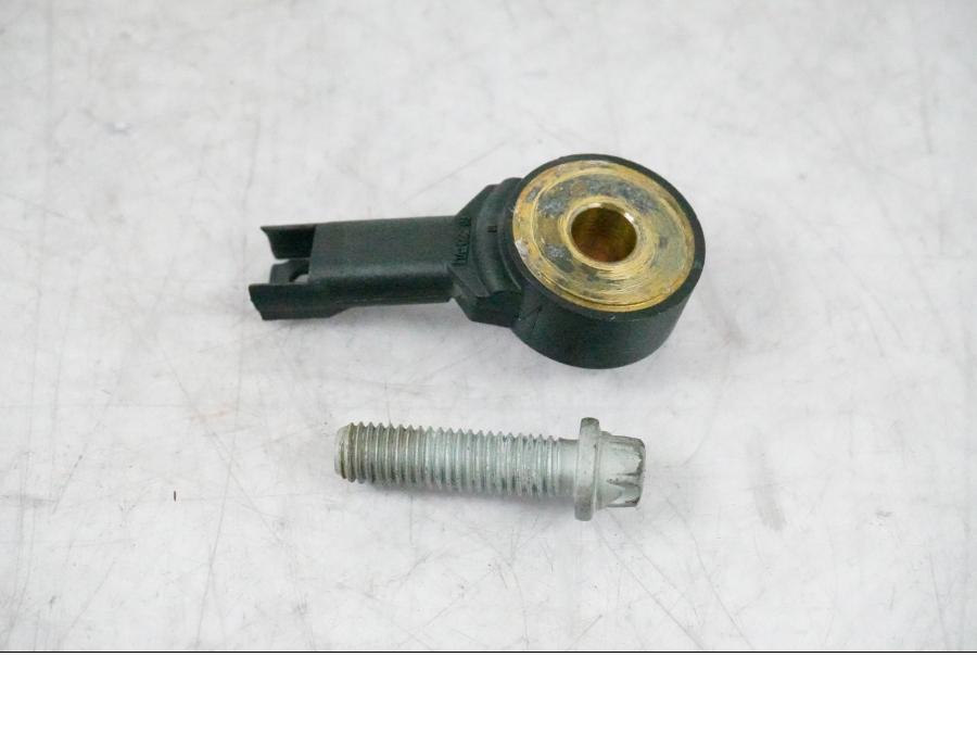 Baksidan på Knacksensor från en BMW R 1200 GS -2010 motorcykel.