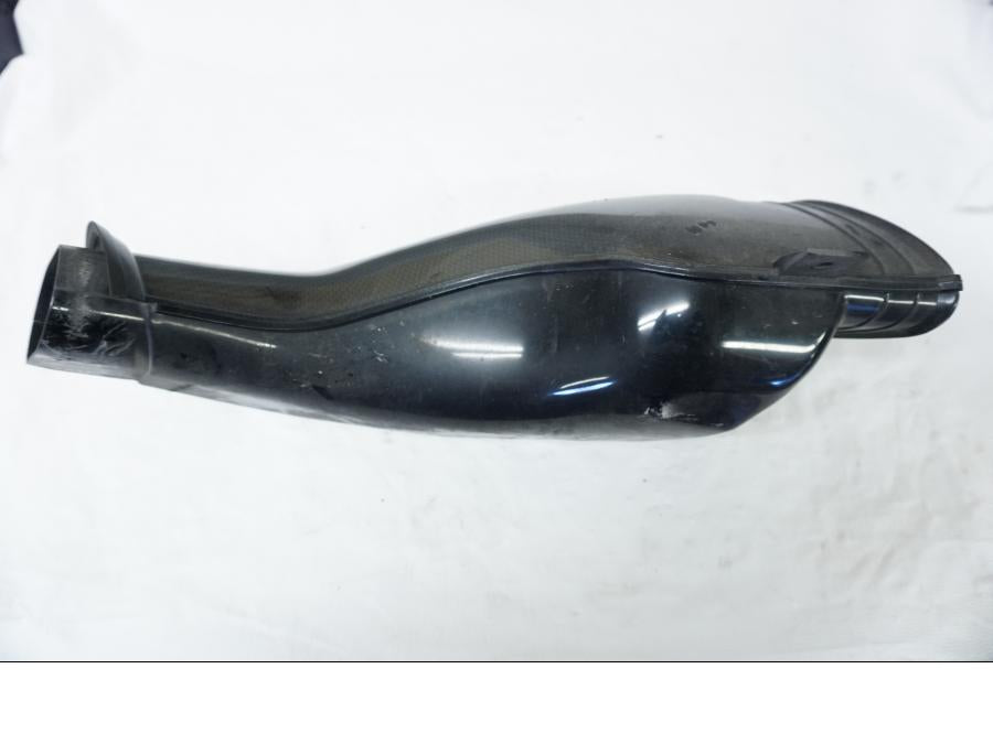 Baksidan på Luftintag från en Suzuki GSX-R 750 -2001 motorcykel.