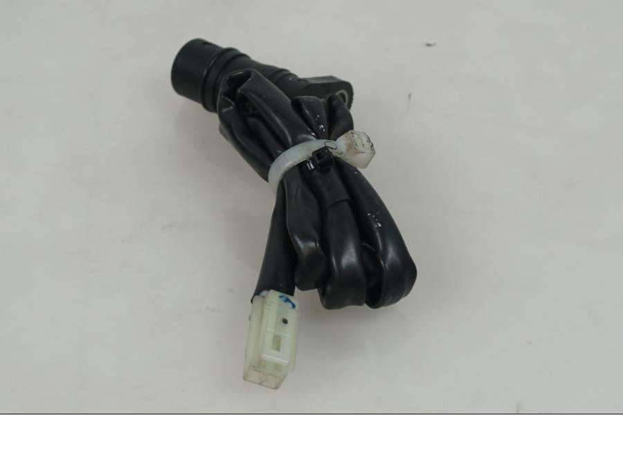 Baksidan på Tändpickup från en Yamaha YZF 1000 R1 -2008 motorcykel.