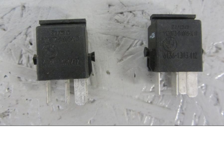 Vänster sida på Relä från en BMW R 1200 C -2002 motorcykel.