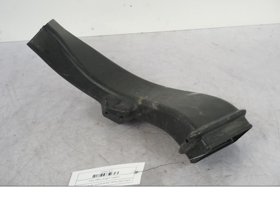 Vänster sida på Luftrör från en KTM 1290 Super Adventure R -2018 motorcykel.