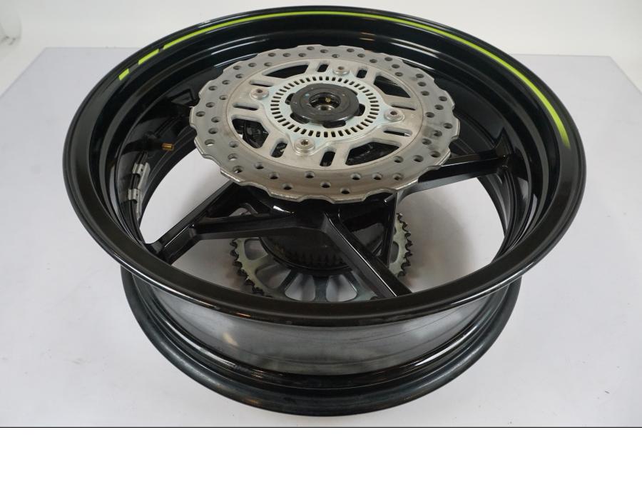 Extrabild2 på Hjulpaket från en Kawasaki Z 900 -2021 motorcykel.