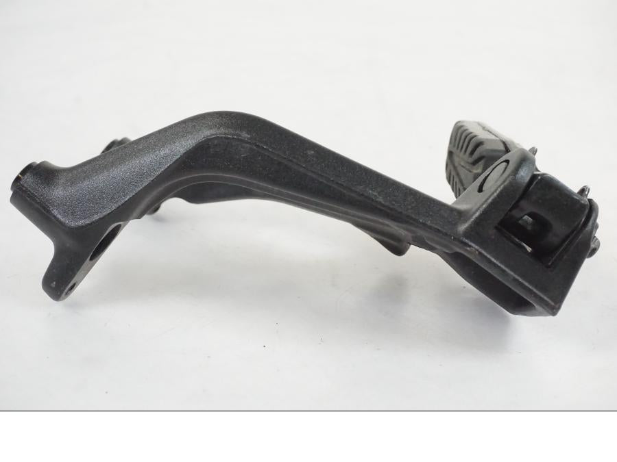 Snett uppifrån på Fotpinne från en KTM 390 Adventure -2021 motorcykel.