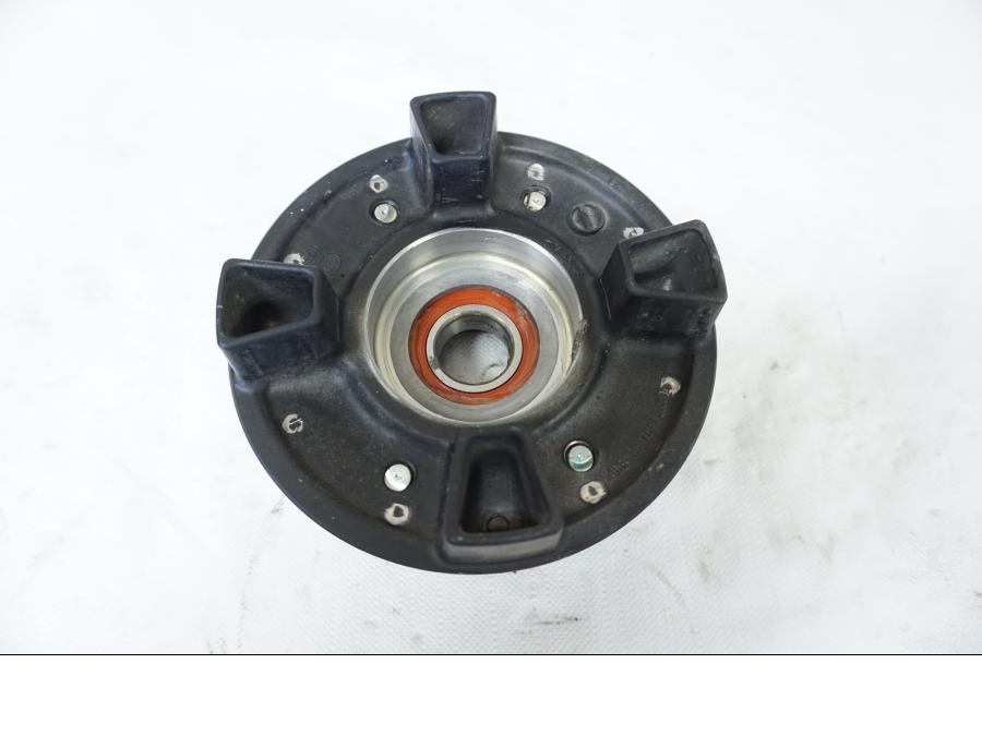 Baksidan på Drevfäste från en Kawasaki Z 800 -2013 motorcykel.