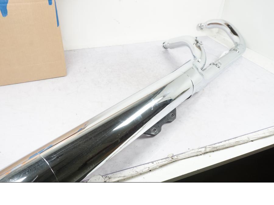 Vänster sida på Avgassystem från en Honda VT 750 -2006 motorcykel.