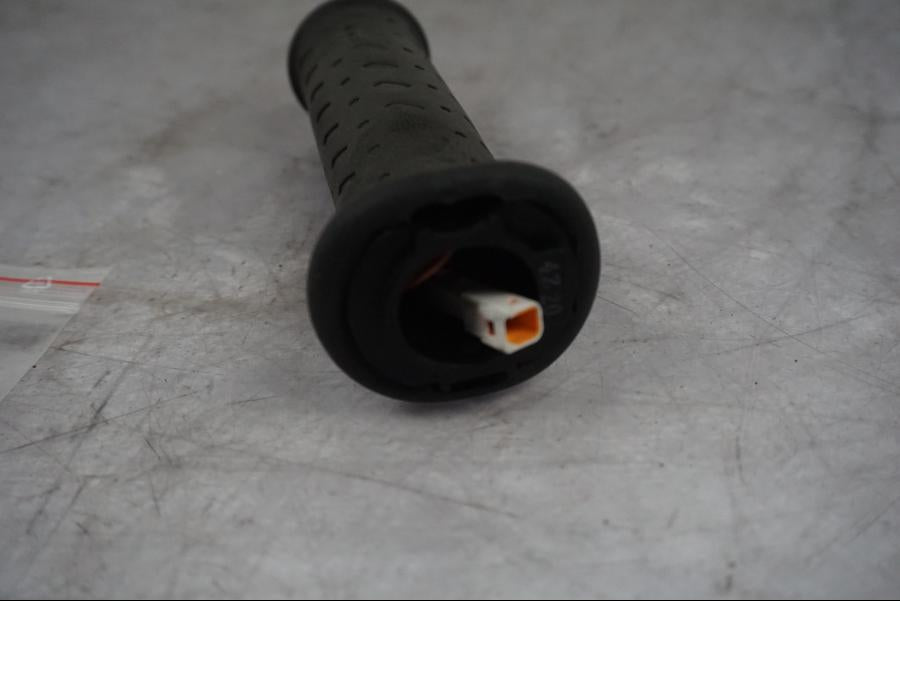 Baksidan på Värmehandtag från en Triumph Tiger Explorer -2016 motorcykel.