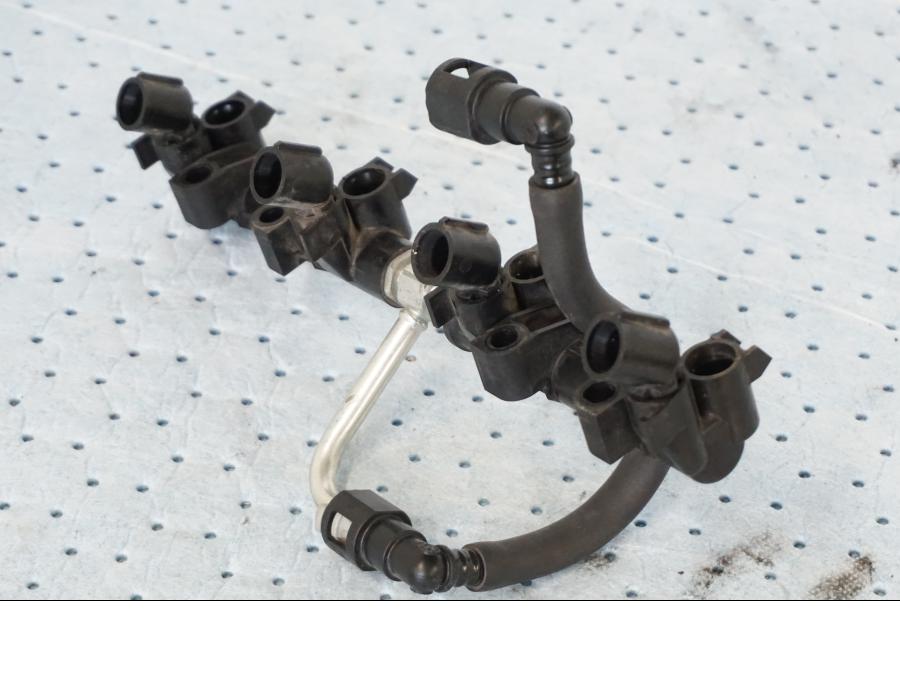 Extrabild1 på Fuel Rail från en Suzuki GSX-R 1000 -2008 motorcykel.