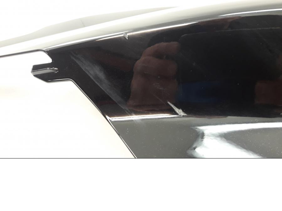 Höger sida på Bensintankskåpa från en BMW K 1600 -2011 motorcykel.