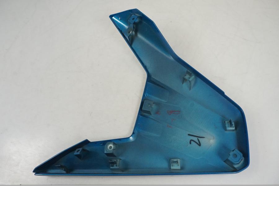 Vänster sida på Sidopanel från en BMW C400X -2018 motorcykel.