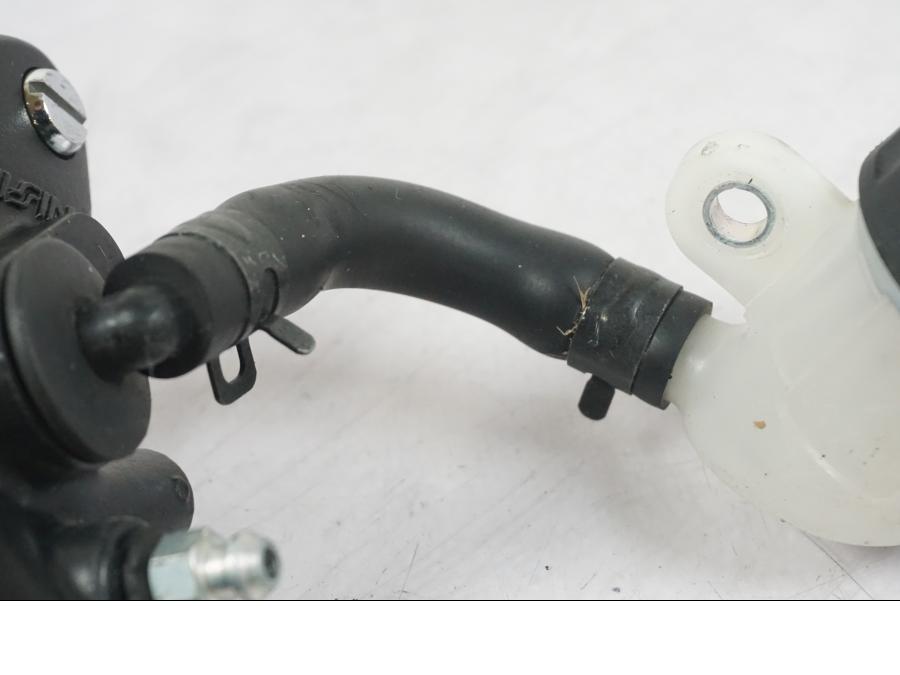 Extrabild3 på Kopplingshuvudcylinder från en Kawasaki ZZ-R 1400 -2009 motorcykel.