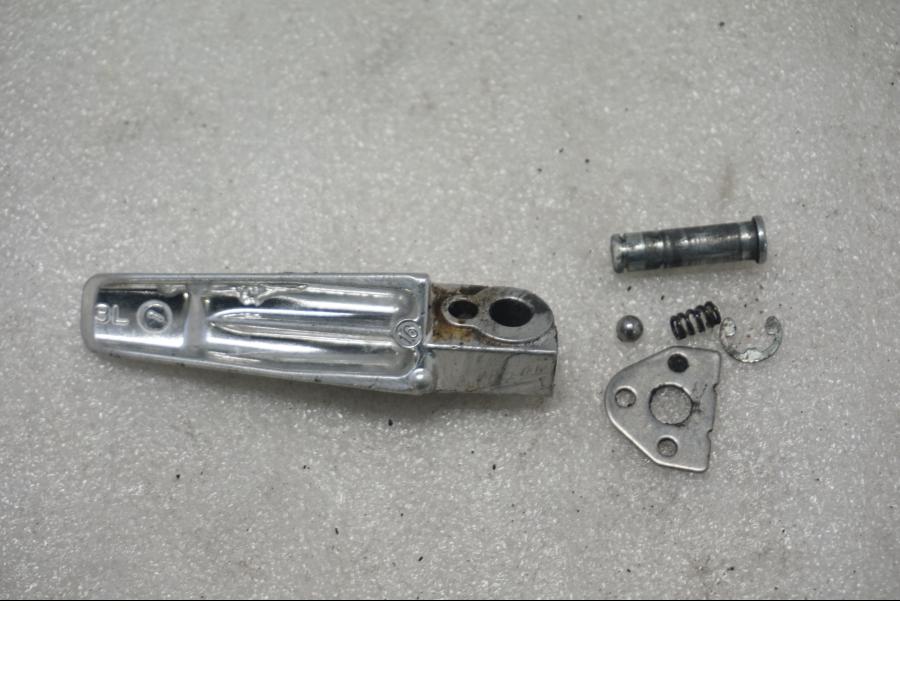 Baksidan på Fotpinne från en Suzuki SV 650 -2016 motorcykel.