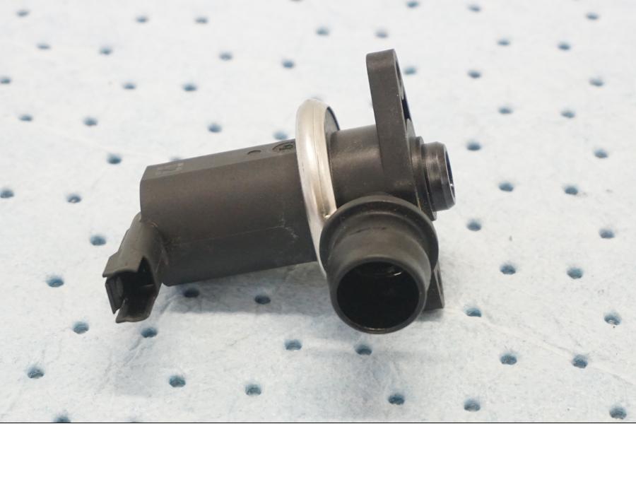 Framsidan på Luftburksventil från en BMW F 800 ST -2007 motorcykel.