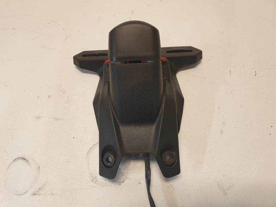 Vänster sida på Skylthållare från en Kawasaki Z 125 -2019 motorcykel.