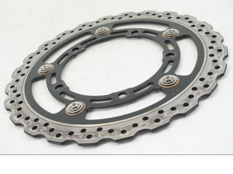 Snett uppifrån på Bromsskiva från en Kawasaki NINJA 400 -2020 motorcykel.