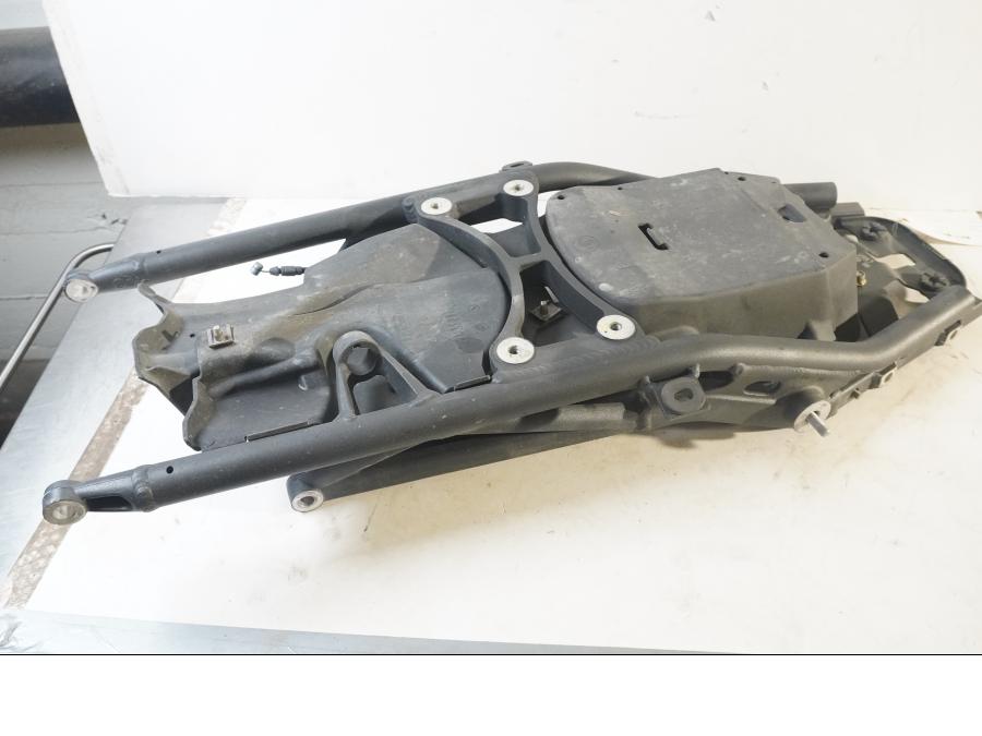 Snett uppifrån på Bakram från en Triumph Street Triple R -2009 motorcykel.