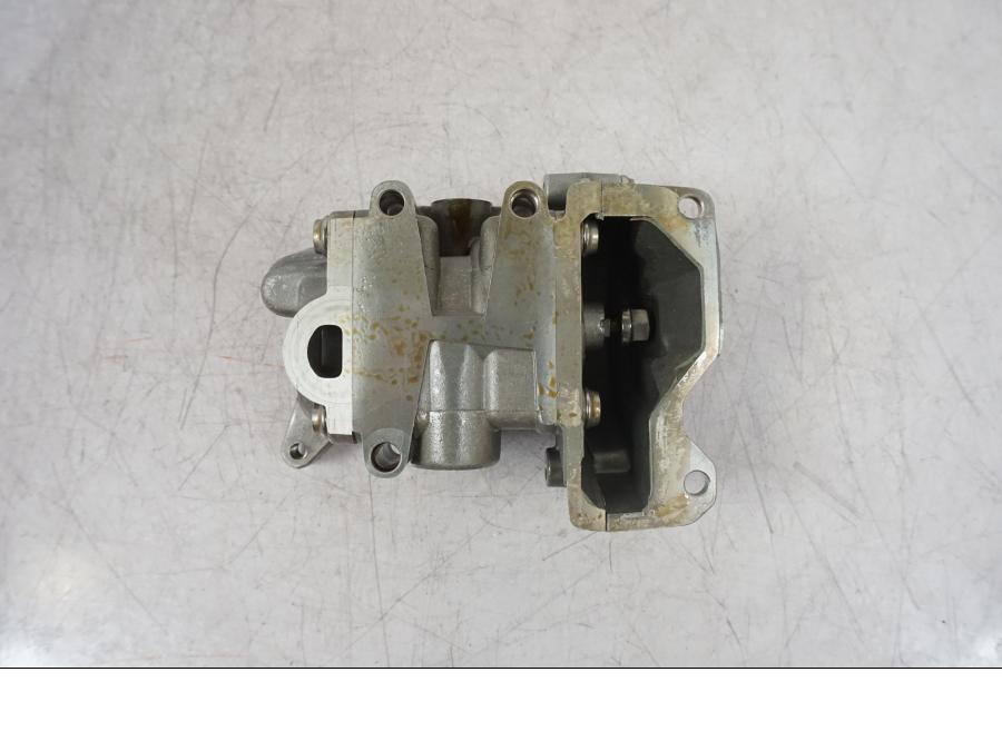 Snett uppifrån på Oljepump från en BMW F 750 GS -2020 motorcykel.