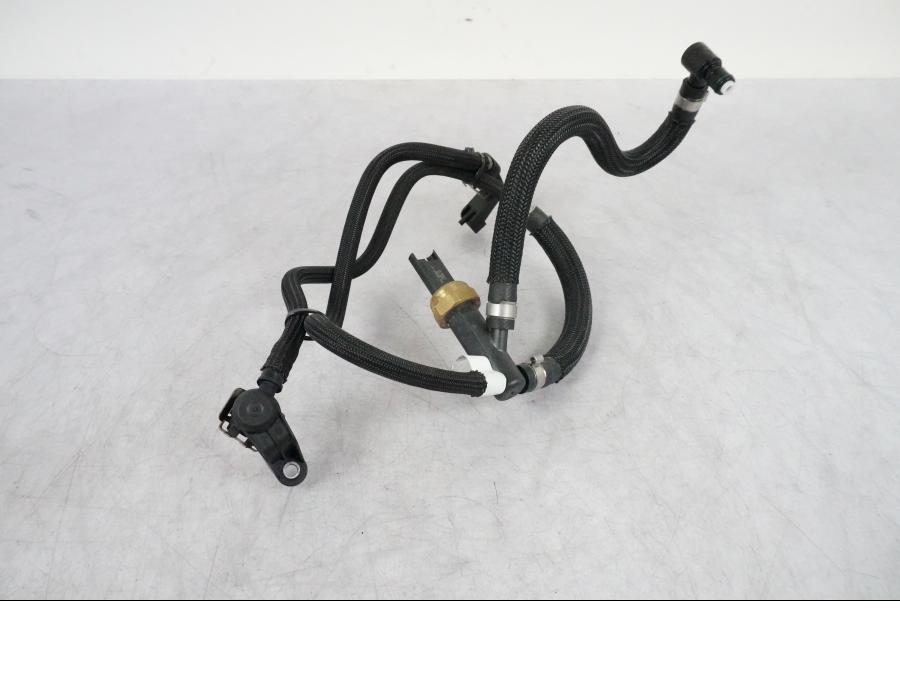 Höger sida pÄ Fuel Rail frÄn en BMW R 1250 GSA -2021 motorcykel.