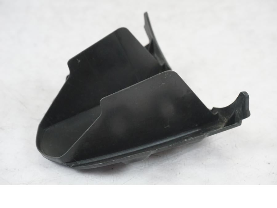 Snett nerifrån på Toppkåpa från en Kawasaki ER-6N -2016 motorcykel.