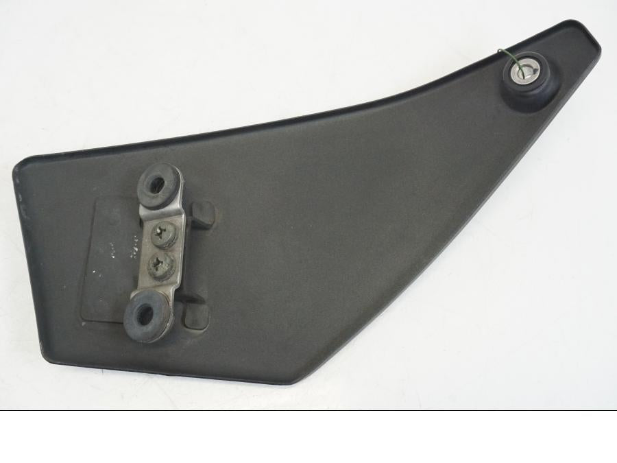 Snett uppifrån på Sidopanel från en Yamaha XV 1700 -2004 motorcykel.