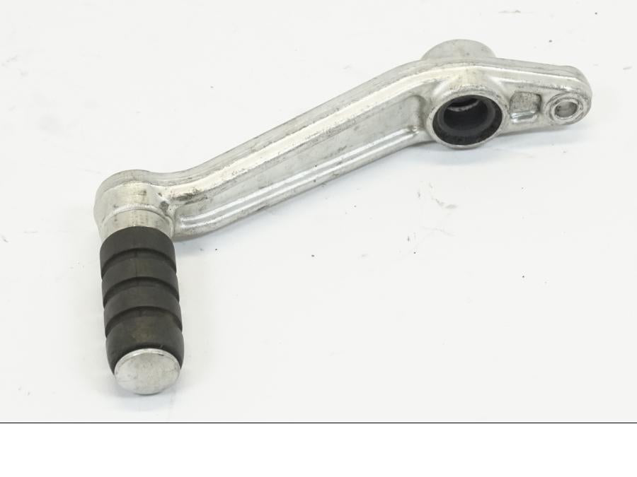 Snett uppifrån på Växelpedal från en BMW K 1200 S -2006 motorcykel.