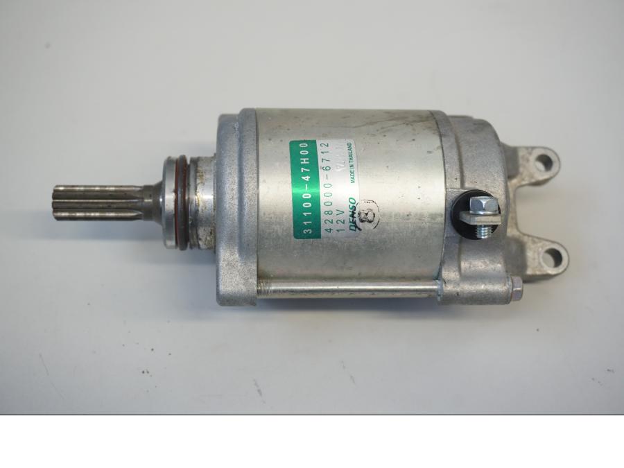 Framsidan på Startmotor från en Suzuki GSX-R 1000 -2013 motorcykel.