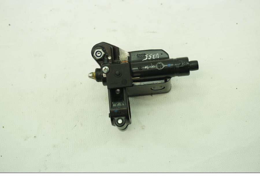 Baksidan på Bromshuvudcylinder från en KTM RC 390 -2019 motorcykel.