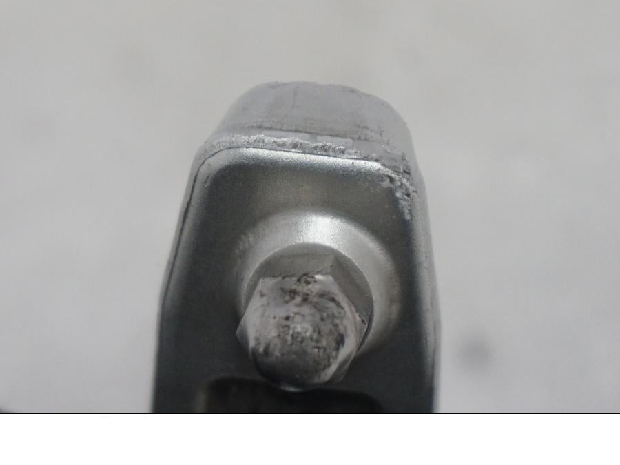 Vänster sida på Fotpinne från en BMW K 1300 R -2011 motorcykel.