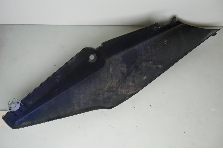 Snett nerifrÄn pÄ Bakvinge frÄn en Honda CBF 1000 -2006 motorcykel.