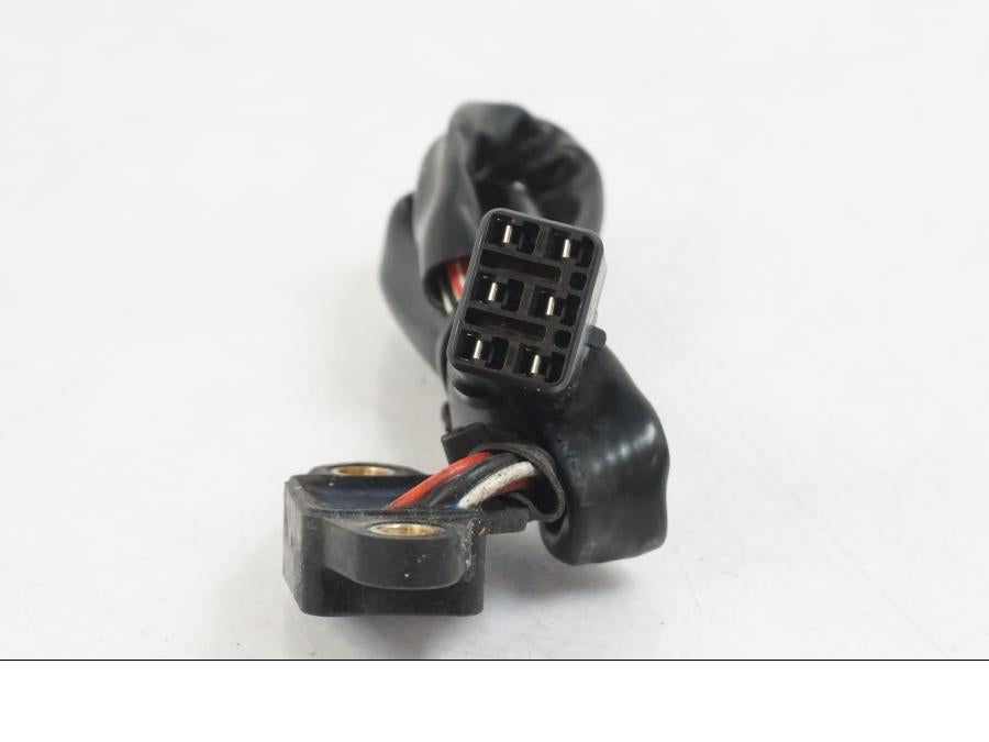 Snett nerifrån på Växelindikator från en KTM 1290 Super Duke R -2022 motorcykel.