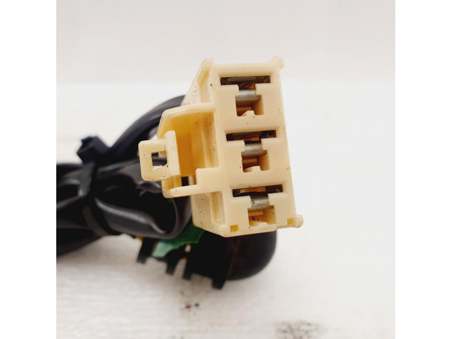 Vänster sida på Generator från en Honda CBR 900 RR -2003 motorcykel.