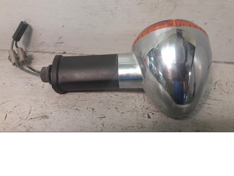 Baksidan på Blinkers från en Kawasaki VN 900 -2007 motorcykel.