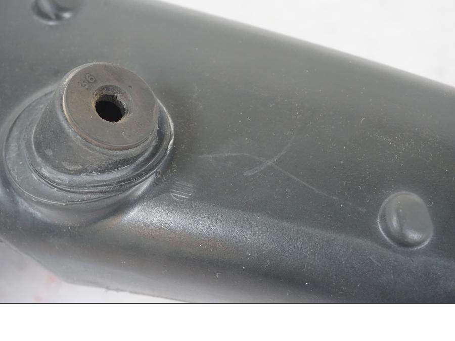 Snett nerifrån på Luftrör från en BMW R 1200 GSA -2012 motorcykel.