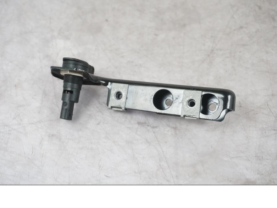 Höger sida på El uttag 12 V från en BMW F 800 R -2018 motorcykel.