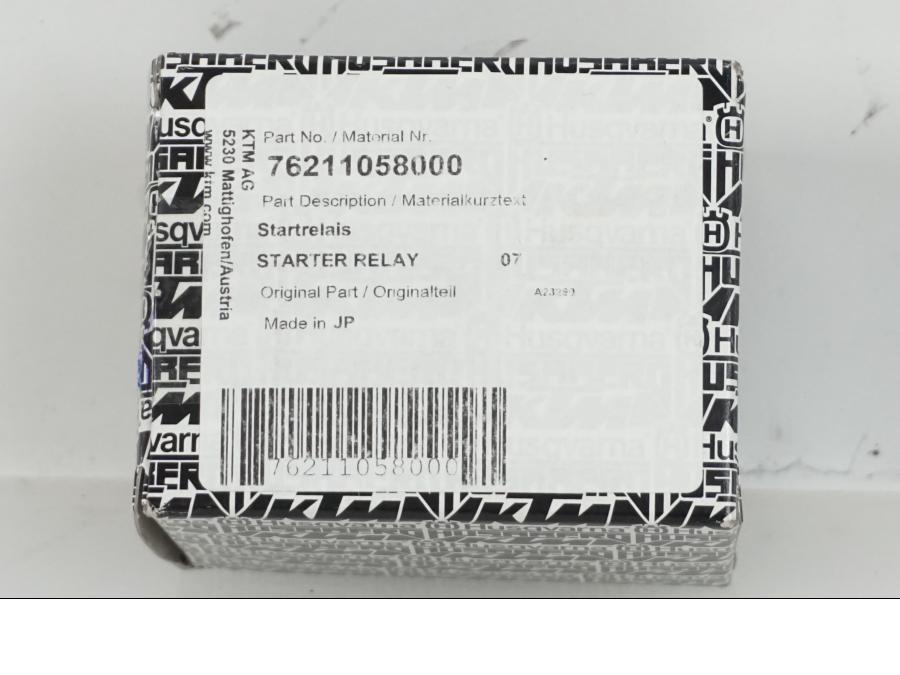 Vänster sida på Startrelä från en KTM 1290 Super Duke R -2021 motorcykel.