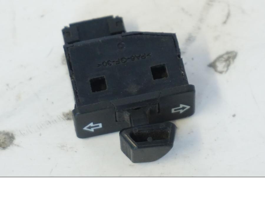 Extrabild1 på Tryckknappsreglage från en Honda SH 300 A -2011 scooter.