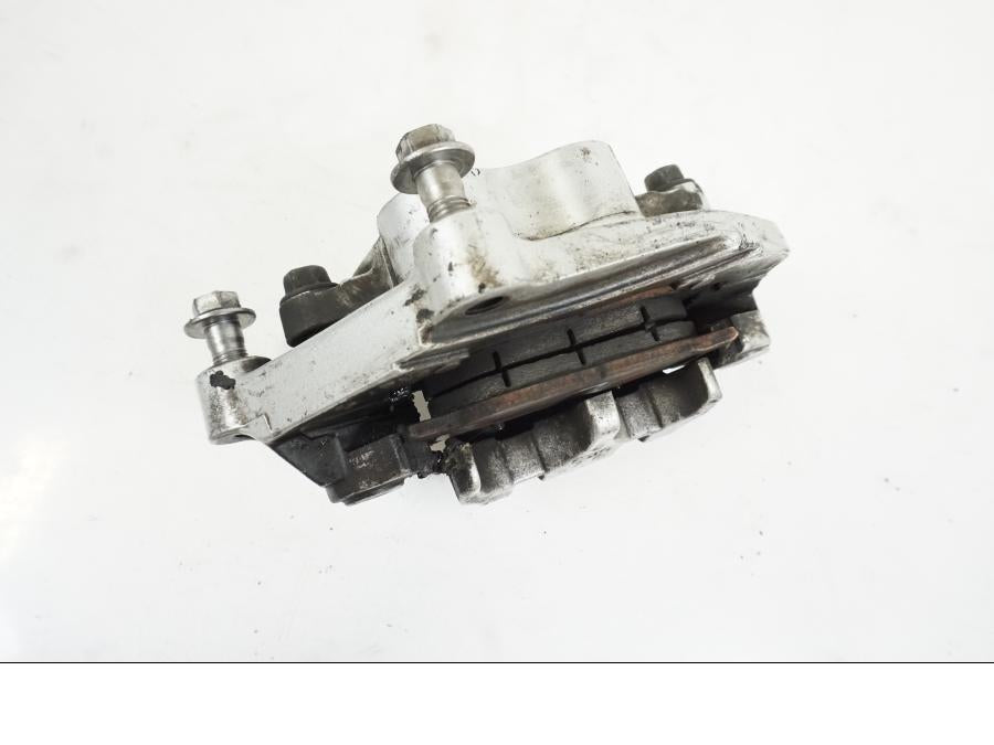 Vänster sida på Bromsok från en Yamaha XVS 1100 -2004 motorcykel.