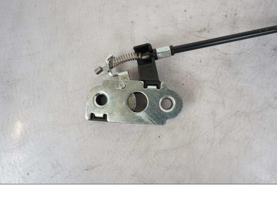 Vänster sida på Sadellåsmekanism från en KTM 1290 Super Duke R -2023 motorcykel.